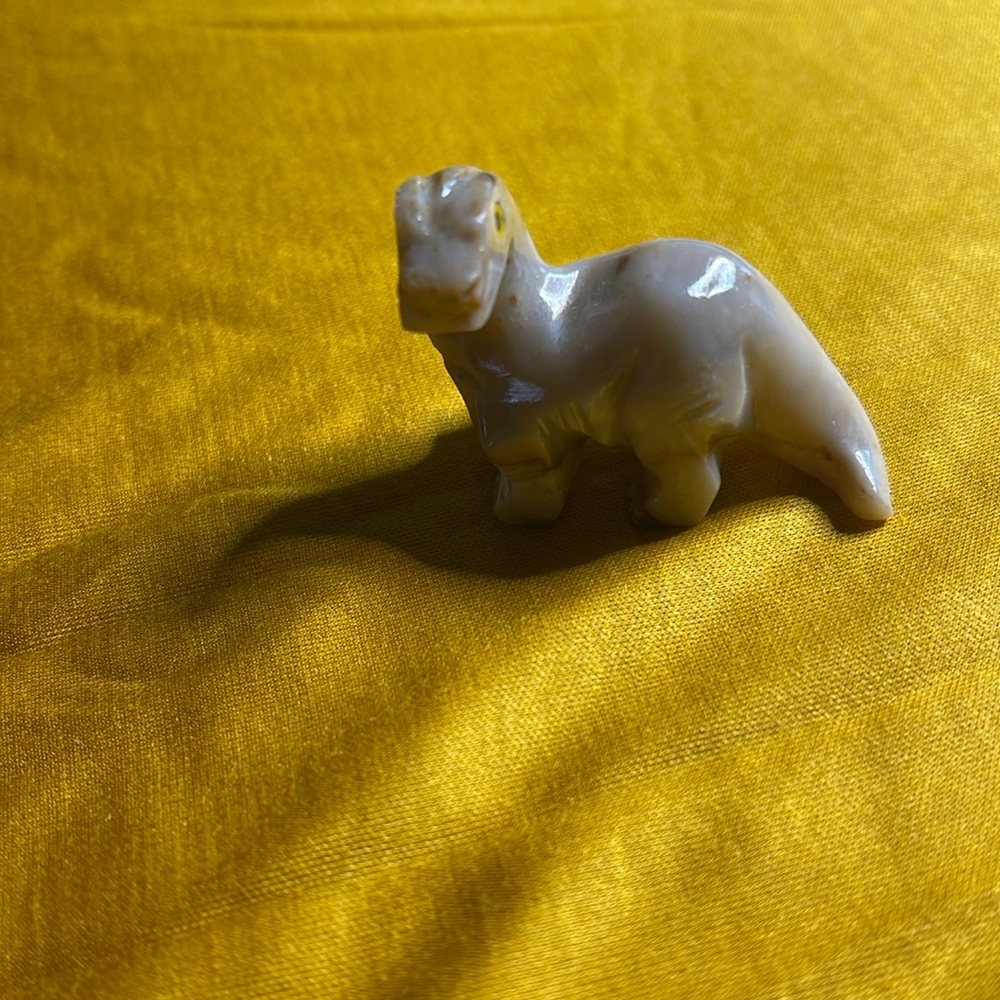 Crystal carved small dinosaur
